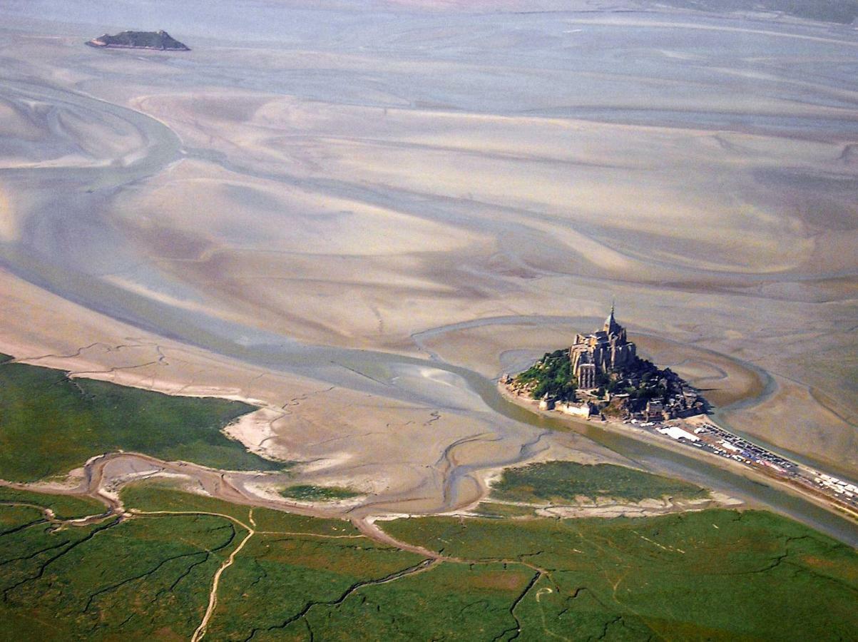 Bed and Breakfast Les Colombes De La Baie Du Mont Saint-Michel Aucey-la-Plaine Экстерьер фото